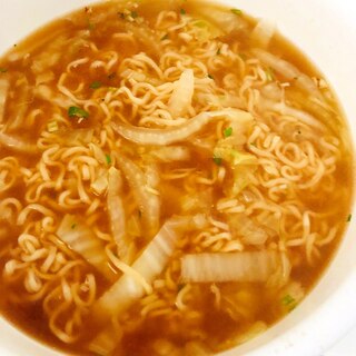 白菜と生姜入りのラーメン